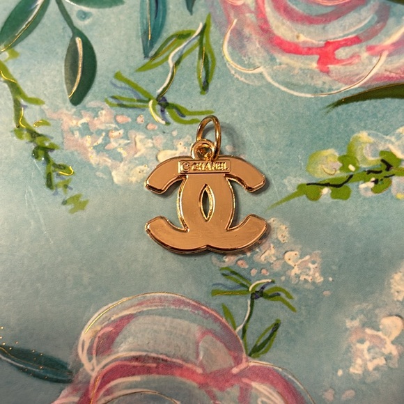 Chanel White & Gold Quilted CC Charm - Picture 4 of 7